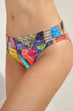 Pain de Sucre tobago Holi Hot